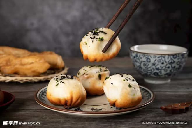 A1. 鲜肉生煎包 / Pan-fried Pork Bun (4 Pcs)